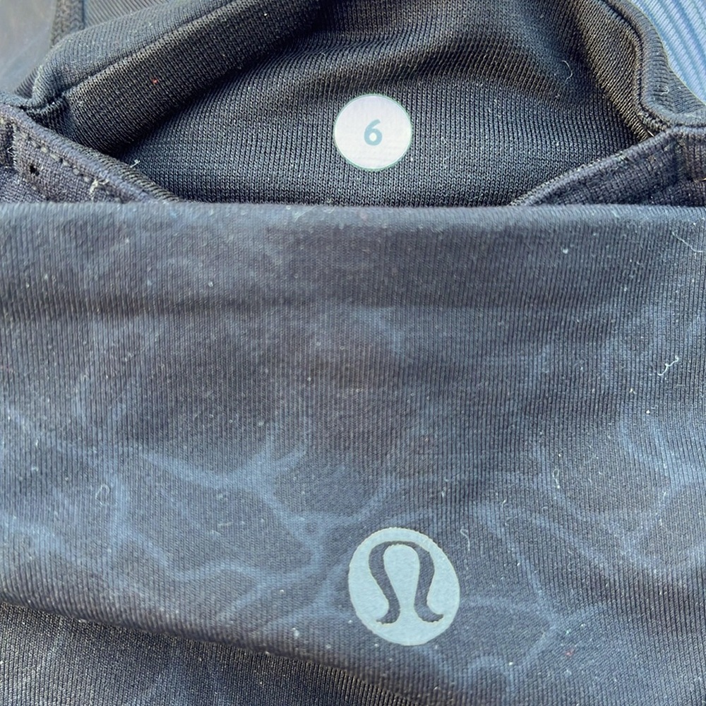 Lululemon-patterned capri leggings- black-Size 6